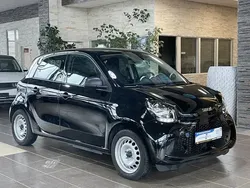 Schwarz Gebraucht 2021 Smart ForFour Electric Drive Kleinwagen | 8.000 € (Guter Preis)
