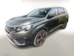 Grau Gebraucht 2018 Peugeot 5008 Allure Van / Kleinbus | 15.988 € (Etwas zu teuer)