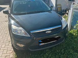 Schwarz Gebraucht 2010 Ford Focus Kombi | 1.500 € (Guter Preis)