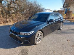 Schwarz Gebraucht 2021 BMW 320 Sport Line Kombi | 26.000 € (Etwas zu teuer)