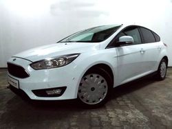 Weiß Gebraucht 2018 Ford Focus Trend Limousine | 5.400 € (Teuer)