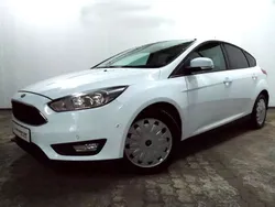 Weiß Gebraucht 2018 Ford Focus Trend Limousine | 5.800 €