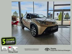Gingerbeige metallic / schwarz Neu 2025 Toyota Aygo Kleinwagen | 17.990 €