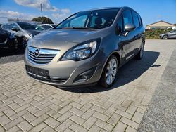 Grau Gebraucht 2011 Opel Meriva Innovation Van / Kleinbus | 5.950 € (Fairer Preis)