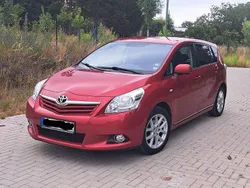 Rot Gebraucht 2012 Toyota Verso Van / Kleinbus | 6.950 € (Fairer Preis)