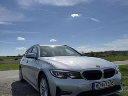Grau Gebraucht 2021 BMW 320 Kombi | 21.500 € (Etwas zu teuer)
