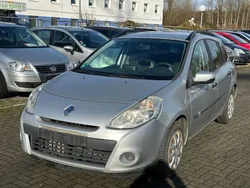 Silber Gebraucht 2012 Renault Clio IV Limousine | 2.000 €