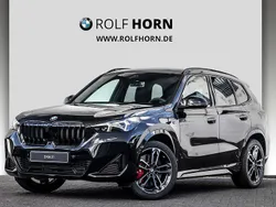 Saphirschwarz metallic Neu 2025 BMW X1 M Sport SUV | 54.540 € (Etwas zu teuer)