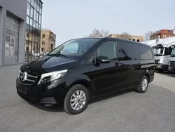 Schwarz metallic Gebraucht 2019 Mercedes V220 Van / Kleinbus | 40.459 €