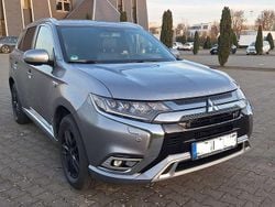 Silber Gebraucht 2019 Mitsubishi Outlander P-HEV Intro Edition SUV | 15.450 € (Guter Preis)