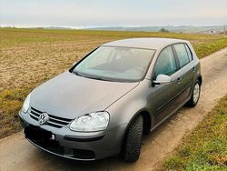 Grau Gebraucht 2004 VW Golf V Kleinwagen | 2.850 € (Fairer Preis)