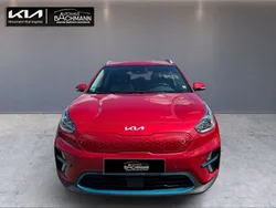 Rot Gebraucht 2022 Kia e-Niro 3 SUV | 24.980 € (Fairer Preis)