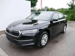 Blackmagic perleffekt Neu 2025 Skoda Octavia Selection Kombi | 32.790 € (Guter Preis)