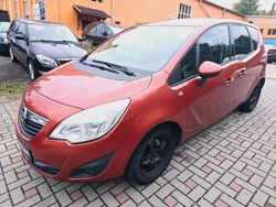 Rot Gebraucht 2011 Opel Meriva Design Edition Van / Kleinbus | 2.090 € (Guter Preis)