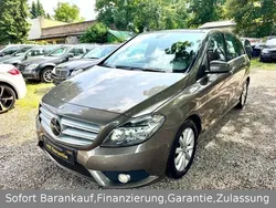 Silber Gebraucht 2015 Mercedes B180 Van / Kleinbus | 14.299 € (Fairer Preis)