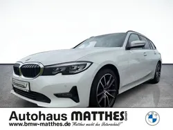 Weiss Gebraucht 2021 BMW 318 Advantage Kombi | 23.550 € (Fairer Preis)