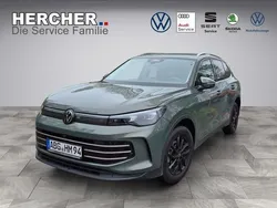 Grün Gebraucht 2024 VW Tiguan Elegance SUV | 42.890 €