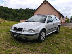 Silber Gebraucht 2000 Skoda Octavia Kombi | 1.600 €