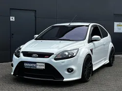 Weiß Gebraucht 2011 Ford Focus RS Limousine | 34.990 €