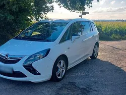 Weiß Gebraucht 2012 Opel Zafira Sport Van / Kleinbus | 8.450 € (Etwas zu teuer)