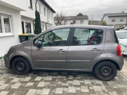 Grau Gebraucht 2012 Renault Modus Van / Kleinbus | 2.650 €
