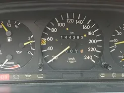 Grau Gebraucht 1986 Mercedes E300 Limousine | 5.800 €