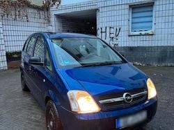 Blau Gebraucht 2005 Opel Meriva Van / Kleinbus | 2.500 € (Etwas zu teuer)