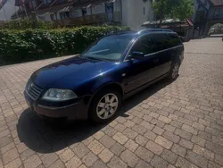 Blau Gebraucht 2001 VW Passat Highline Kombi | 1.990 € (Superpreis)