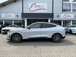Weiß Gebraucht 2022 Ford Mustang Mach-E GT SUV | 45.900 € (Guter Preis)