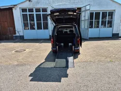 Schwarz Gebraucht 2017 VW Caddy Maxi Highline Van / Kleinbus | 33.500 €