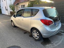 Grau Gebraucht 2011 Opel Meriva Design Edition Van / Kleinbus | 4.299 € (Guter Preis)