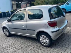 Silber Gebraucht 1999 Toyota Yaris Kleinwagen | 900 € (Fairer Preis)