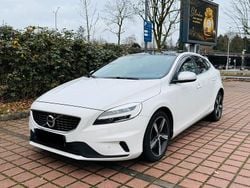 Weiß Gebraucht 2017 Volvo V40 R-Design Kombi | 11.450 € (Fairer Preis)