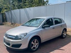 Silber Gebraucht 2006 Opel Astra Kleinwagen | 2.690 € (Etwas zu teuer)