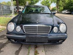 Blau Gebraucht 2000 Mercedes E240 Elegance Limousine | 2.200 € (Fairer Preis)