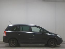 Saphirschwarz mineraleffekt Gebraucht 2010 Opel Zafira Innovation Van / Kleinbus | 2.290 € (Guter Preis)