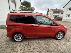 Rot Gebraucht 2017 Ford Tourneo Courier Titanium Van / Kleinbus | 10.500 € (Fairer Preis)