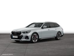 Grau Gebraucht 2024 BMW 540 Kombi | 71.210 €