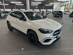 Weiß Gebraucht 2024 Mercedes GLA250 AMG line SUV | 51.990 €
