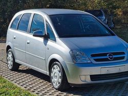 Silber Gebraucht 2005 Opel Meriva Van / Kleinbus | 2.350 €