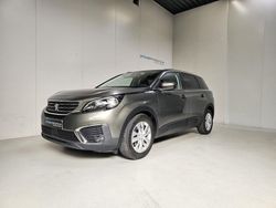 Grau Gebraucht 2017 Peugeot 5008 Van / Kleinbus | 16.990 € (Fairer Preis)