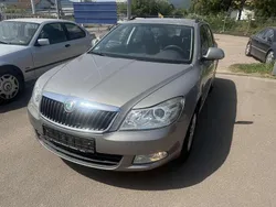 Cappuccinobeige metallic Gebraucht 2011 Skoda Octavia Ambiente Kombi | 2.750 €