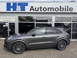 Quarzitgrau Gebraucht 2020 Porsche Cayenne SUV | 54.950 €
