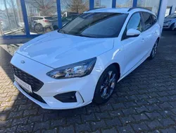 Weiß Gebraucht 2022 Ford Focus ST-Line Limousine | 20.290 € (Guter Preis)