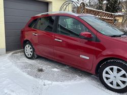 Rot Gebraucht 2011 Renault Clio GrandTour Dynamique Kombi | 2.950 € (Fairer Preis)