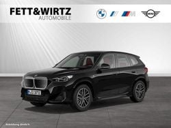 Saphirschwarz metallic Gebraucht 2024 BMW iX1 Luxury Line SUV | 43.986 € (Fairer Preis)