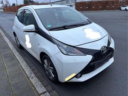 Weiß Gebraucht 2015 Toyota Aygo Kleinwagen | 3.750 € (Fairer Preis)