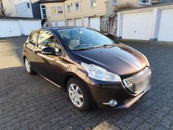 Braun Gebraucht 2013 Peugeot 208 Active Kleinwagen | 5.300 € (Etwas zu teuer)