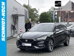 Mitternachtsschwarz Gebraucht 2024 Seat Leon FR Limousine | 32.999 € (Teuer)