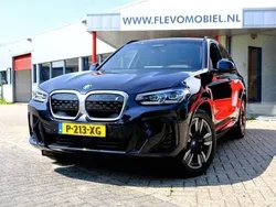 Schwarz Gebraucht 2022 BMW iX3 Sport Line SUV | 39.450 € (Fairer Preis)